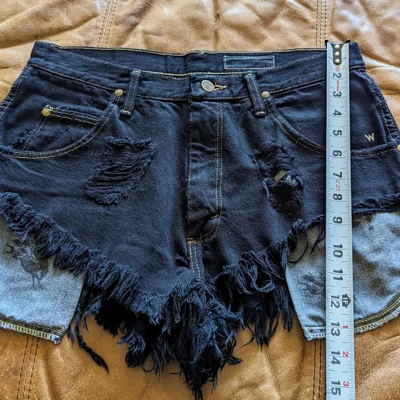 WRANGLER CUTOFFS SZ 31" - Picture 3 of 5